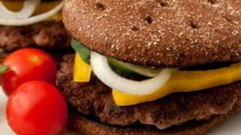 домашний гамбургер с ржаным хлебом