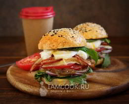 Дрожжевые булочки с кунжутом для домашних бургеров