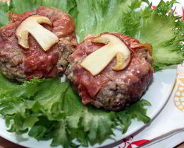 Гамбургер с белыми грибами