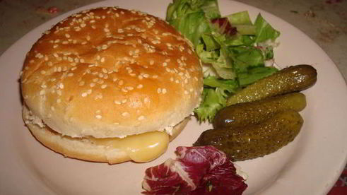 гамбургер с грибами и белым вином