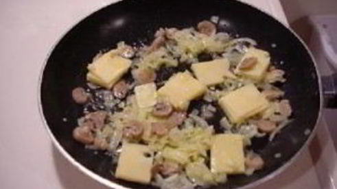 гигантский швейцарский бургер с грибами