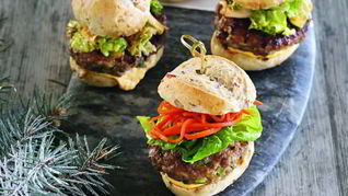 Мини-бургеры из свинины в азиатском стиле