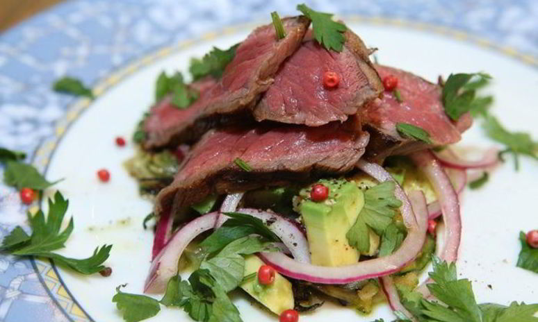 Рецепт бутерброда из цукини с говядиной и авокадо