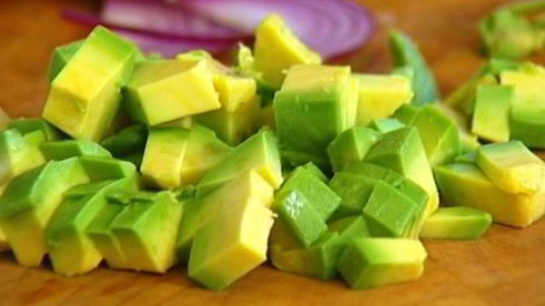 бутерброд из цукини с говядиной и авокадо