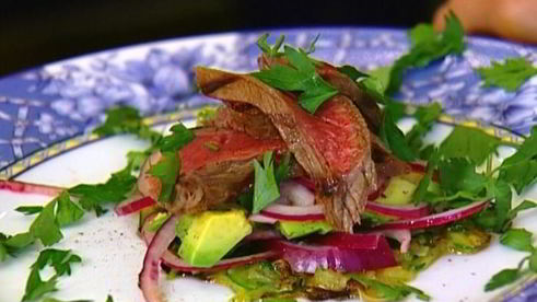 бутерброд из цукини с говядиной и авокадо