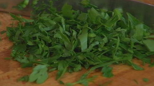 бутерброд с тунцом, запеченным перцем и хумусом