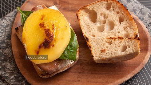 бутерброд со свининой и манго