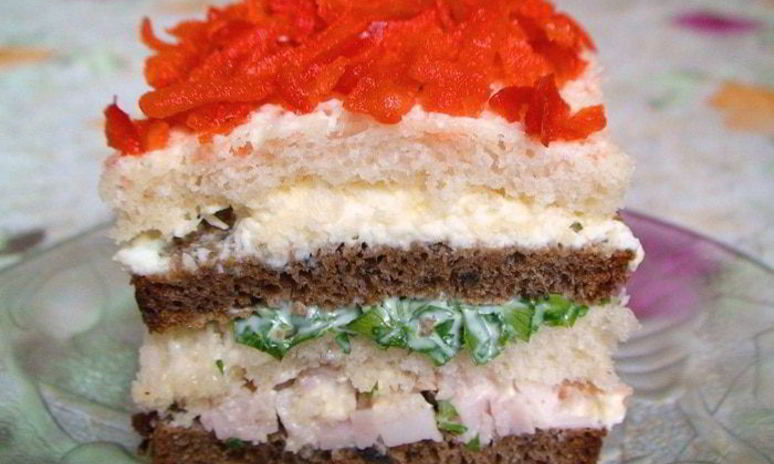 Рецепт бутербродного тортика с окороком и яйцом