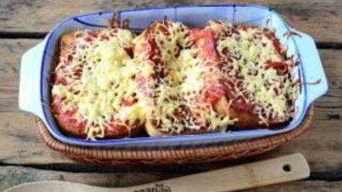 бутерброды под сырно-томатной подушкой