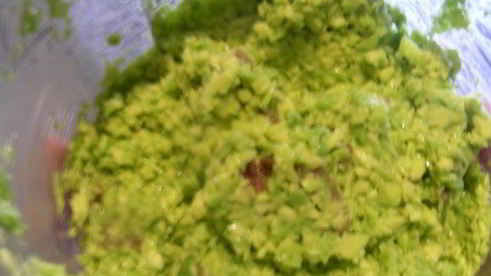 бутерброды с авокадо и анчоусами