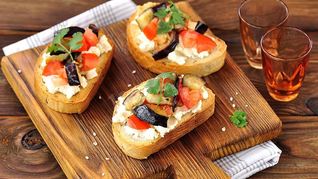 Бутерброды с баклажанами и помидорами