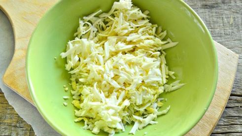 бутерброды с черной икрой и крабовыми палочками