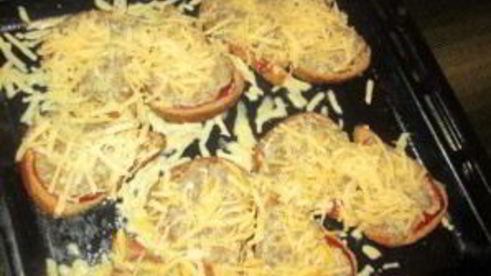 бутерброды с фаршем в духовке