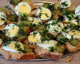 Бутерброды с консервированным лососем