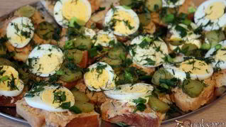 Бутерброды с консервированным лососем