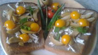 Бутерброды с курицей и оливками