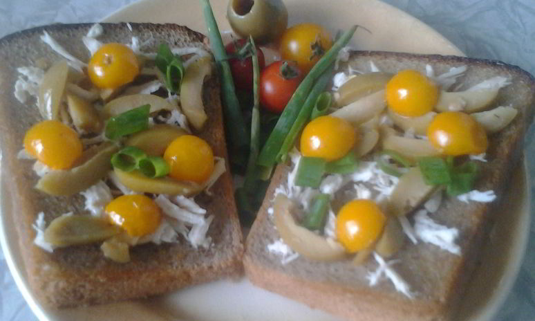 Рецепт бутербродов с курицей и оливками