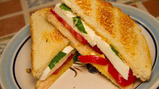 Бутерброды с моцареллой