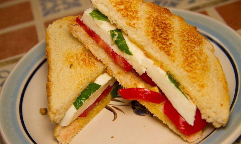 Рецепт бутербродов с моцареллой