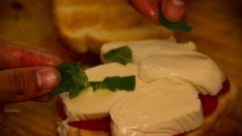 бутерброды с моцареллой