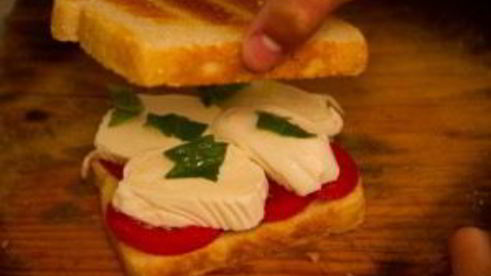 бутерброды с моцареллой