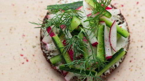 бутерброды с овощами и зеленью