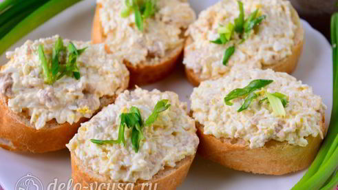 бутерброды с печенью трески и яйцами