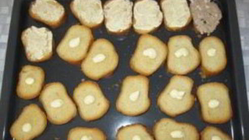 бутерброды с сайрой и яйцом