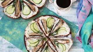 Бутерброды со шпротами и сливочным маслом