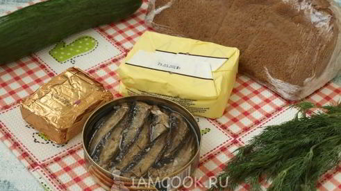 бутерброды со шпротами и сливочным маслом