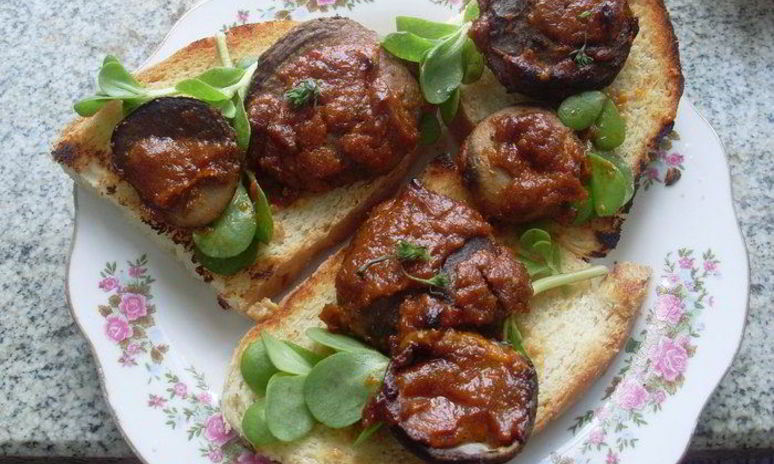 Рецепт горячих бутербродов из домашнего хлеба с грибами