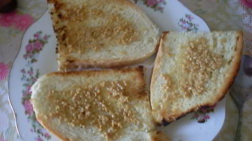 горячие бутерброды из домашнего хлеба с грибами