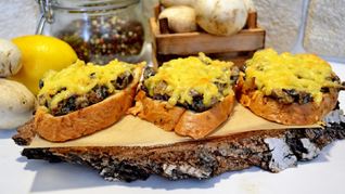 Горячие бутерброды с грибами