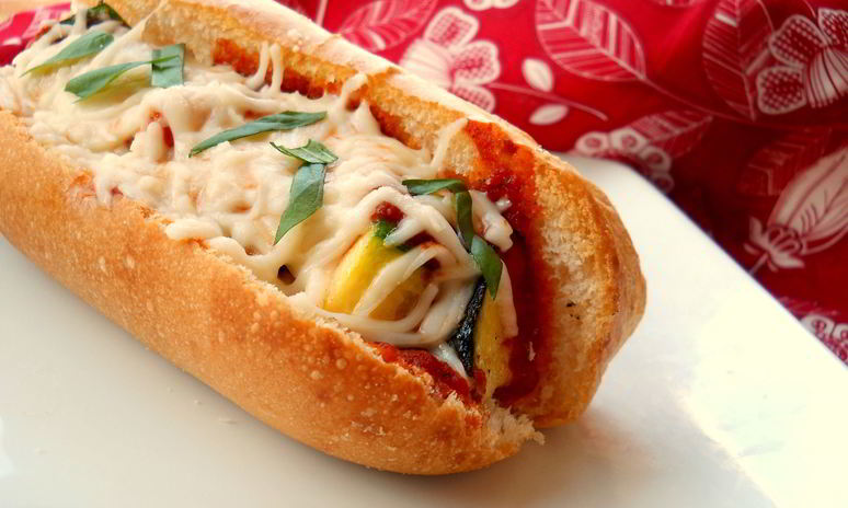 Рецепт горячих бутербродов с кабачком и моццареллой