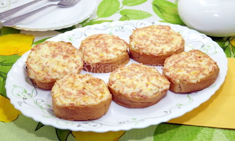 Рецепт горячих бутербродов с колбасой