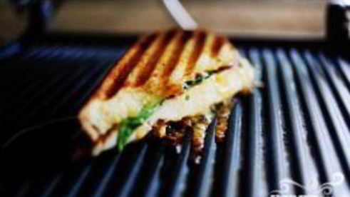 горячие бутерброды с курицей и абрикосовым соусом