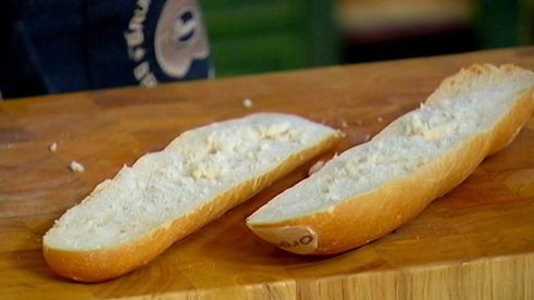 горячий бутерброд с тунцом, кукурузой и домашним майонезом