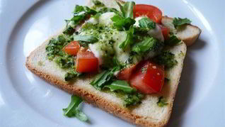 Горячий средиземноморский бутерброд