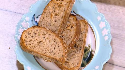 хитрый бутерброд с авокадо и яичницей