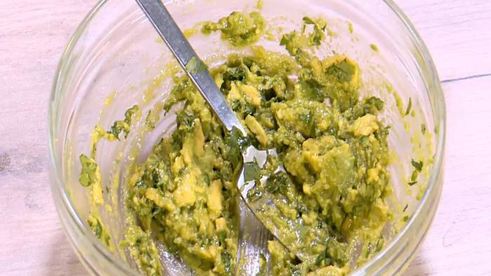 хитрый бутерброд с авокадо и яичницей