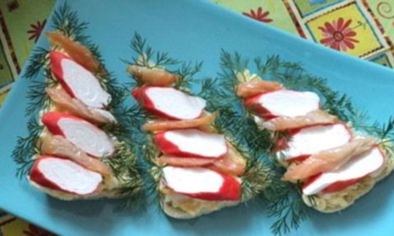 Рецепт новогодних бутербродов елочки с рыбой и крабовыми палочками
