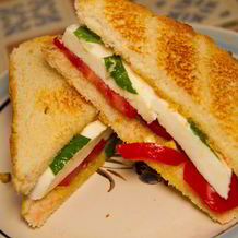 Бутерброды с помидорами