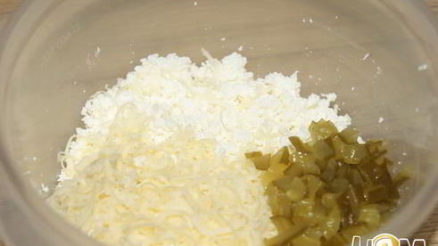 творожные бутерброды с огурцом и зеленью