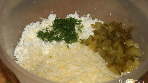 творожные бутерброды с огурцом и зеленью