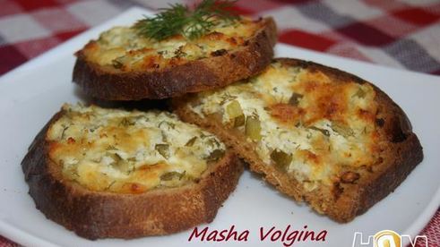 творожные бутерброды с огурцом и зеленью