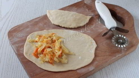 чебуреки с капустой