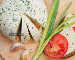 Домашний сыр с луком и тмином