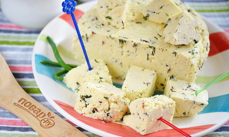 Рецепт домашнего сыра с зеленью и тмином