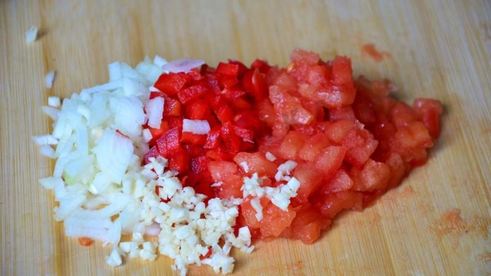 фаршированные шампиньоны с помидорами в духовке