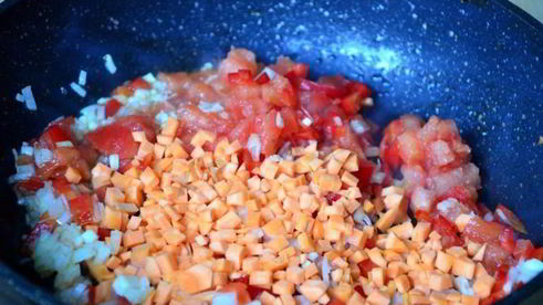 фаршированные шампиньоны с помидорами в духовке